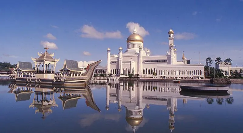 Omar Ali Saifuddien Mosque — Бруней